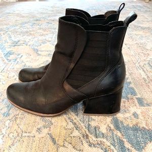 KORK-EASE Black Albin Chelsea Ankle Bootie Leather Heeled Slip On Women's Size 8